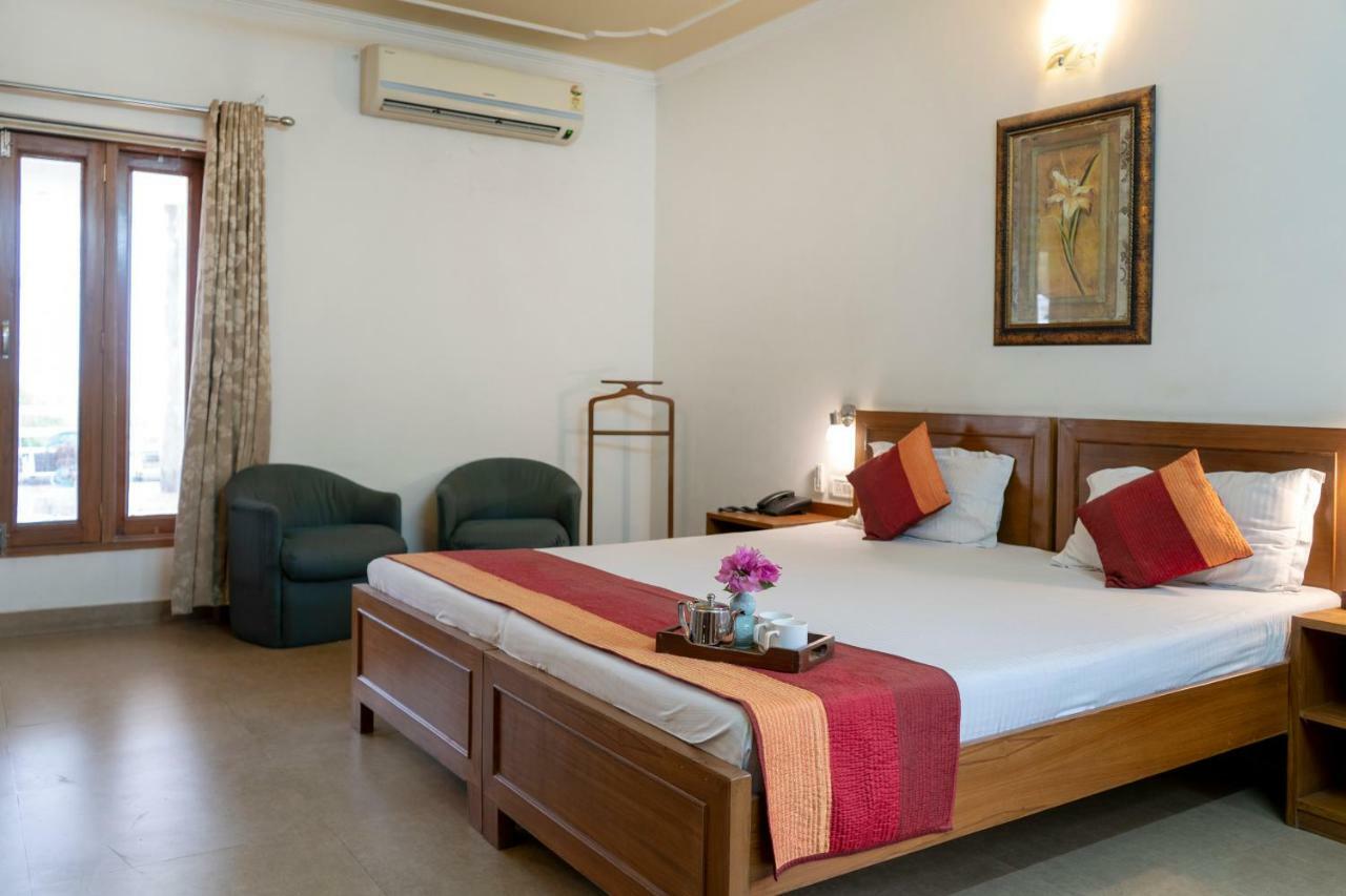 Giri Homestay By Vista Rooms Džajpur Exteriér fotografie